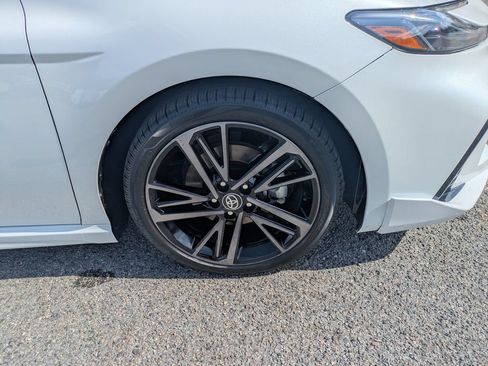 Used 2025 Toyota Camry XSE FWD image 11