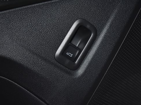 New 2026 Volkswagen Tiguan SE R-Line image 5