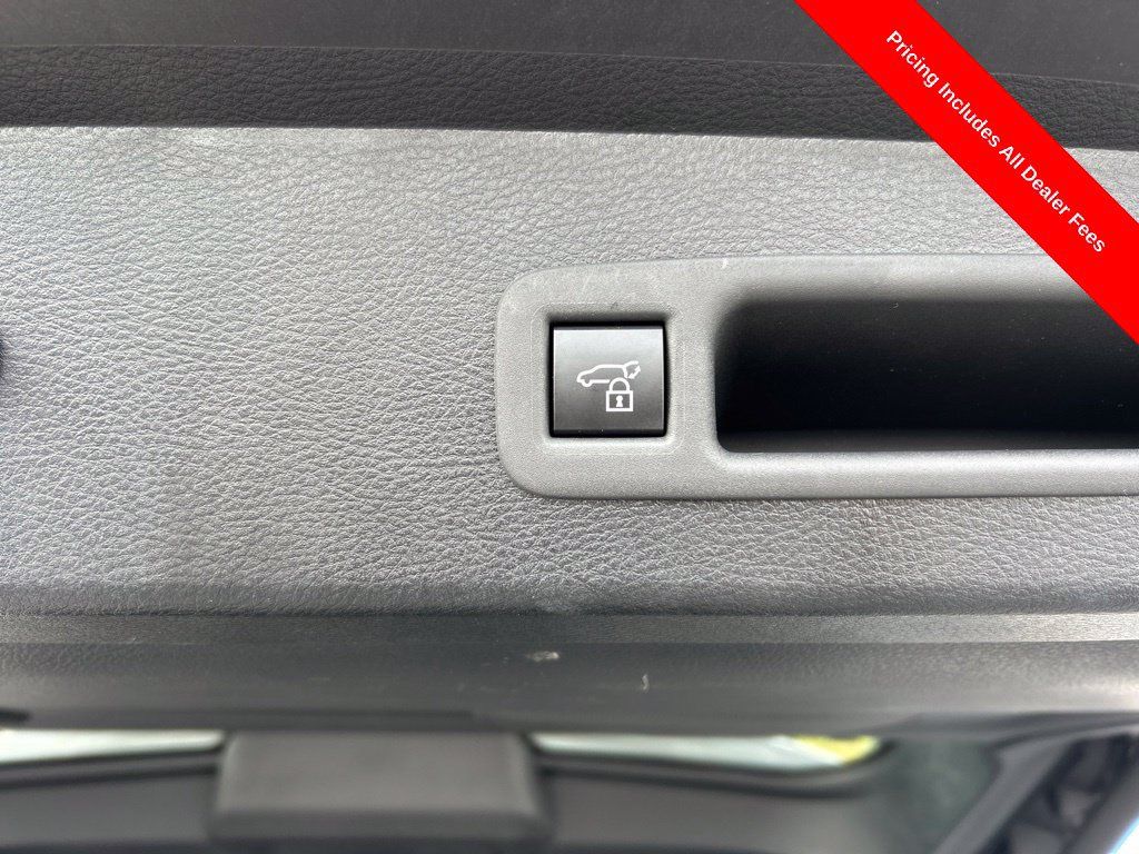 Used 2026 Toyota Sienna XLE FWD image 17