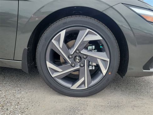 New 2025 Hyundai Elantra Limited image 5