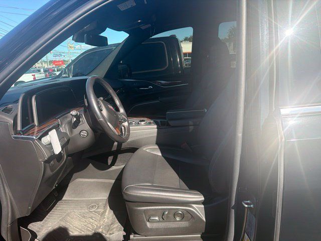 Used 2022 Cadillac Escalade Luxury AWD/4WD image 12