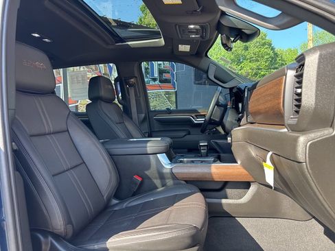 Used 2022 Chevrolet Silverado 1500 High Country w/ Technology Package AWD/4WD image 10