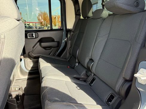 New 2025 Jeep Gladiator Sport image 26