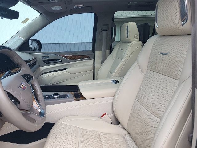 Used 2021 Cadillac Escalade Premium Luxury Platinum AWD/4WD image 18