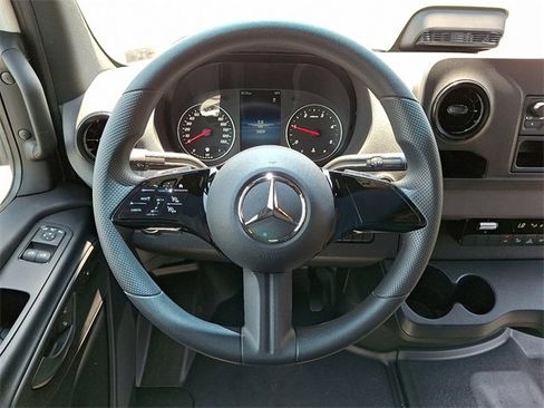 Used 2025 Mercedes-Benz Sprinter 2500 image 20