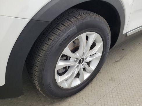 Used 2020 Kia Telluride LX FWD image 31
