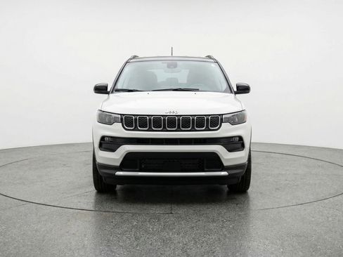 Used 2025 Jeep Compass Limited AWD/4WD image 2