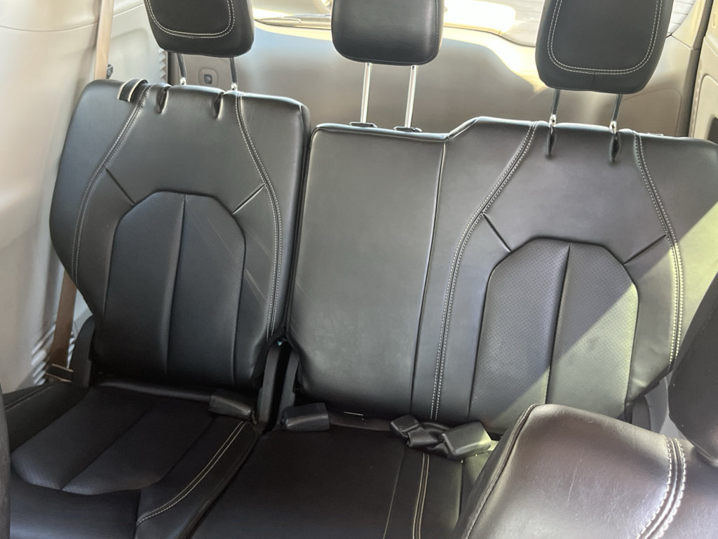 Used 2023 Chrysler Pacifica Touring-L FWD image 44