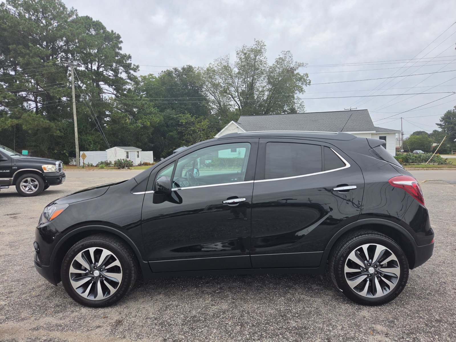 Used 2022 Buick Encore Preferred w/ Safety Package FWD image 8