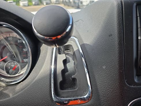 Used 2019 Dodge Grand Caravan SXT w/ Blacktop Package FWD image 21