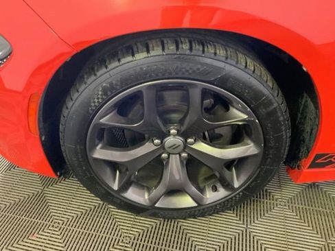 Used 2017 Dodge Charger R/T w/ Premium Group RWD image 8