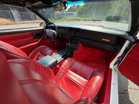 Used 1992 Chevrolet Camaro Z28 RWD image 31