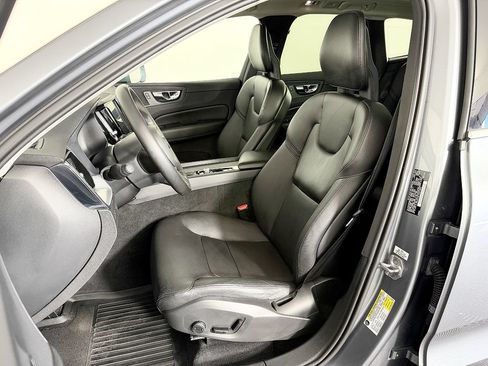 Used 2019 Volvo XC60 T5 Momentum w/ Premium Package AWD/4WD image 34