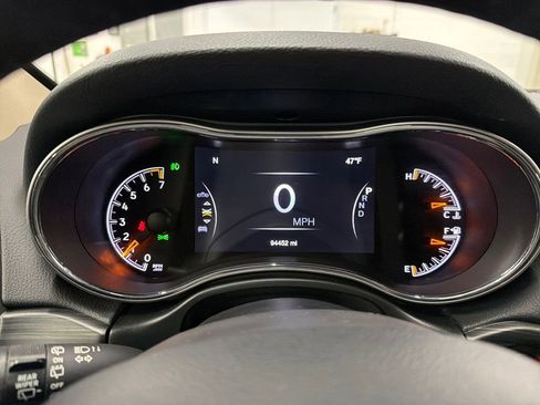 Used 2020 Jeep Grand Cherokee Limited image 16