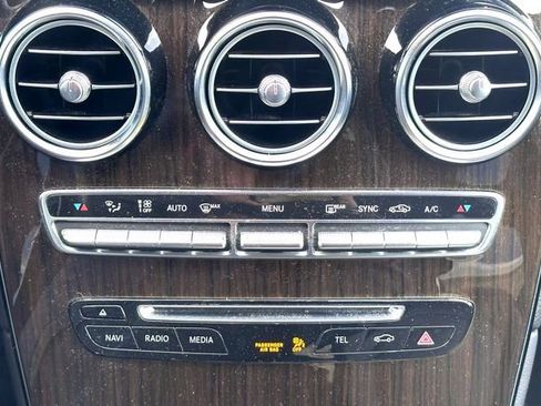 Used 2019 Mercedes-Benz GLC 300 4MATIC image 17