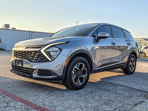 Used 2023 Kia Sportage LX AWD/4WD image 3