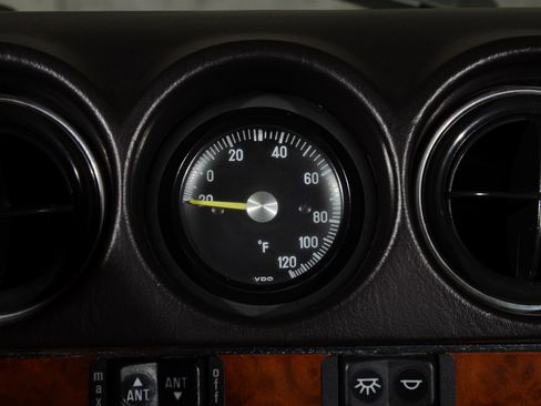 Used 1987 Mercedes-Benz 560 SL image 16