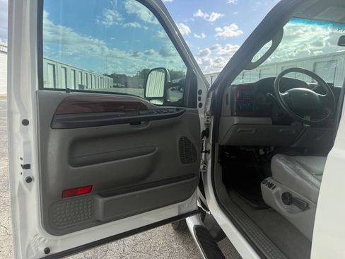 Used 2006 Ford F350 Lariat image 46