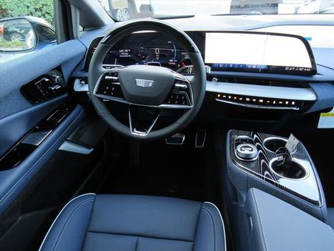 New 2026 Cadillac Optiq Luxury 2 image 13