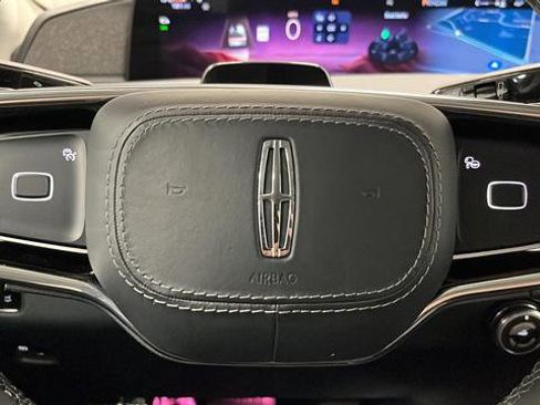 Used 2025 Lincoln Navigator Reserve image 16