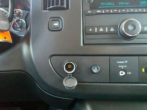 Used 2025 Chevrolet Express 3500 LT w/ LT Preferred Equipment Group RWD image 20