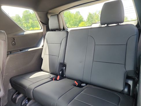 Used 2023 Chevrolet Traverse LT w/ LT Premium Package AWD/4WD image 29