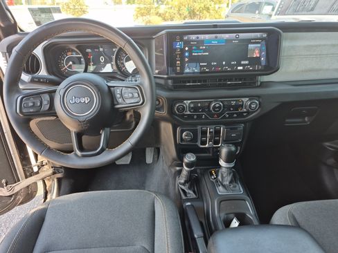 Used 2024 Jeep Wrangler Unlimited Sport AWD/4WD image 18