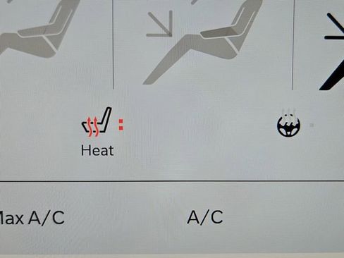 Used 2023 Chrysler Pacifica Touring-L image 48