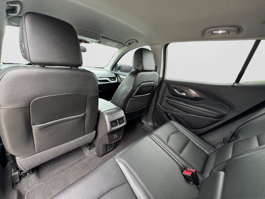 Used 2024 GMC Terrain SLT AWD/4WD image 13