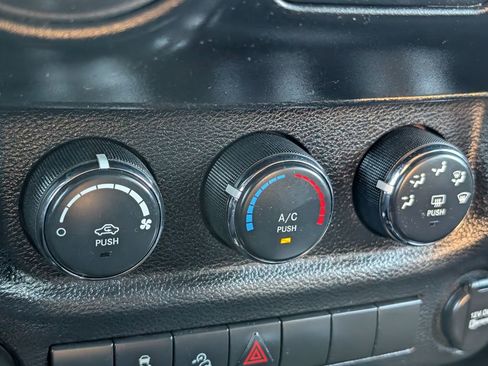 Used 2012 Jeep Wrangler Unlimited Sport image 15