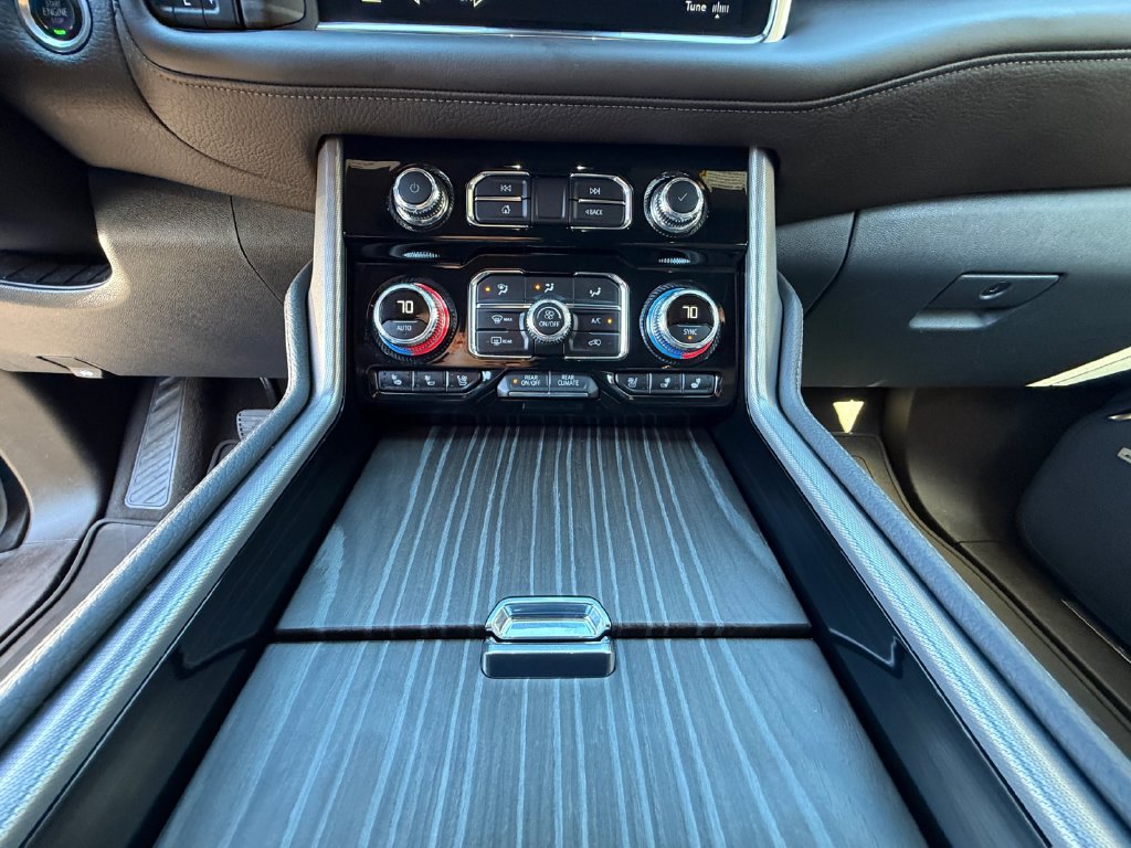 Used 2024 GMC Yukon Denali AWD/4WD image 12