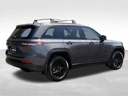 Used 2024 Jeep Grand Cherokee Altitude AWD/4WD image 6