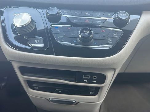 Used 2020 Chrysler Pacifica Touring-L Plus w/ Advanced Safetytec Group image 23