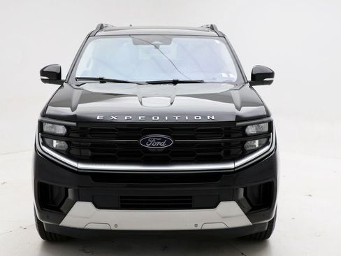 Used 2025 Ford Expedition Platinum AWD/4WD image 4