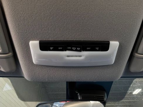 Used 2025 Nissan Versa SV FWD image 16