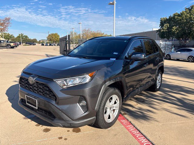 Used 2020 Toyota RAV4 XLE FWD image 1