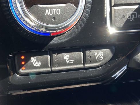 Used 2022 GMC Yukon XL Denali w/ Denali Premium Package image 26