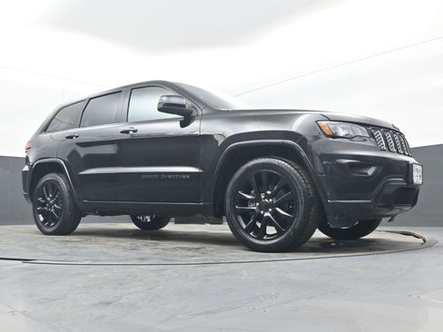 Used 2019 Jeep Grand Cherokee Altitude image 22