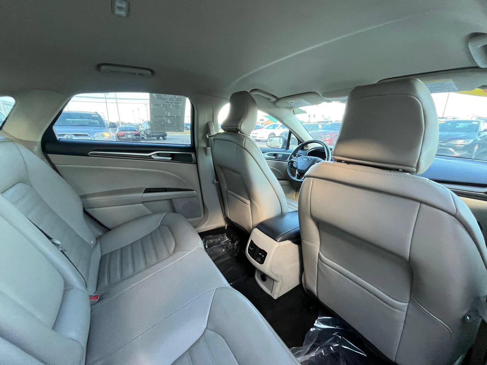Used 2018 Ford Fusion SE w/ Fusion SE Technology Package FWD image 32