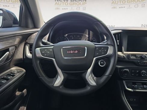 Used 2024 GMC Terrain SLE w/ Driver Convenience Package FWD image 12
