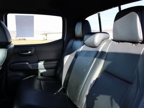 Used 2019 Toyota Tacoma TRD Off-Road image 17