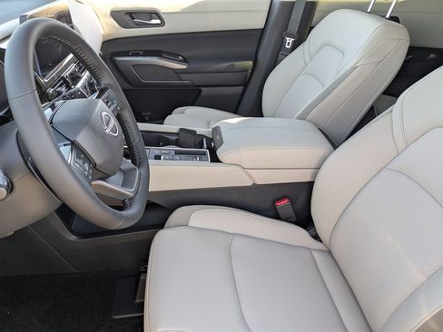 New 2026 Nissan Pathfinder SL image 12