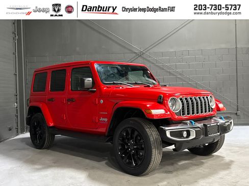 Used 2024 Jeep Wrangler Unlimited Sahara w/ Technology Group AWD/4WD image 1