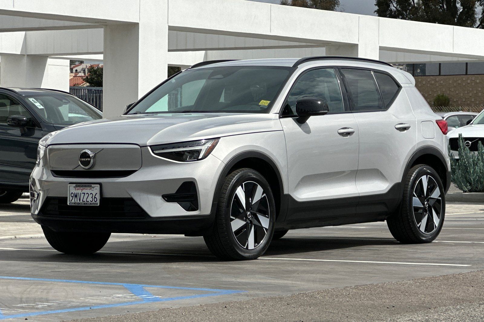 Certified 2024 Volvo XC40 Recharge Core w/ Protection Package Premier AWD/4WD image 8