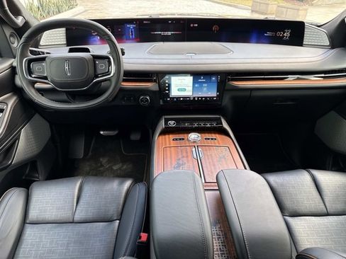 New 2025 Lincoln Navigator L Black Label image 22