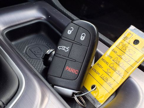 Used 2017 Dodge Charger SE image 13