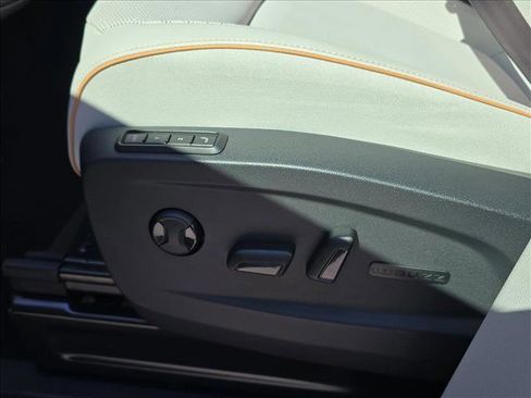 New 2025 Volkswagen ID. Buzz 1st Edition image 8