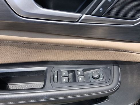Used 2025 Volkswagen Atlas Cross Sport SE w/ Panoramic Sunroof Package FWD image 12