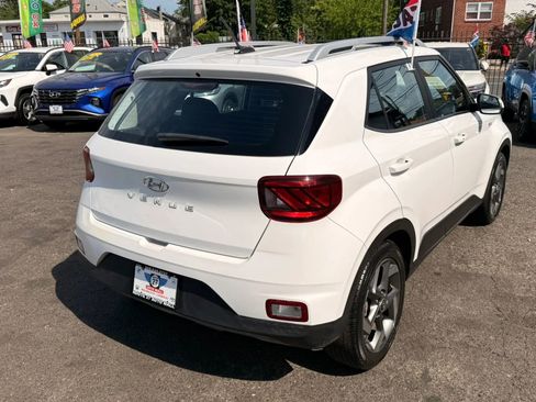 Used 2025 Hyundai Venue SEL FWD image 7
