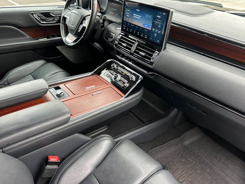 Used 2023 Lincoln Navigator Reserve image 21